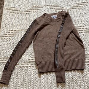 Evereve Brown Crew Neck Sweater with Black Accents